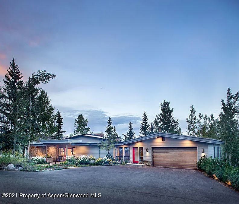 6 bed, 6.5 bath, 6045 sqft, $50,000 — Photo 2