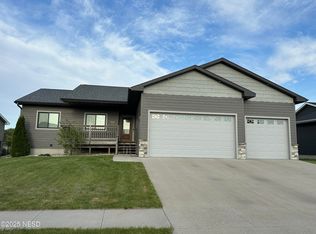 1360 27th St NE, Watertown, SD 57201