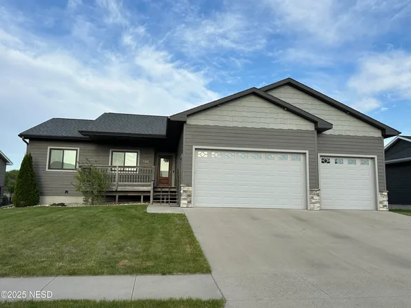 1360 27th St NE, Watertown, SD 57201