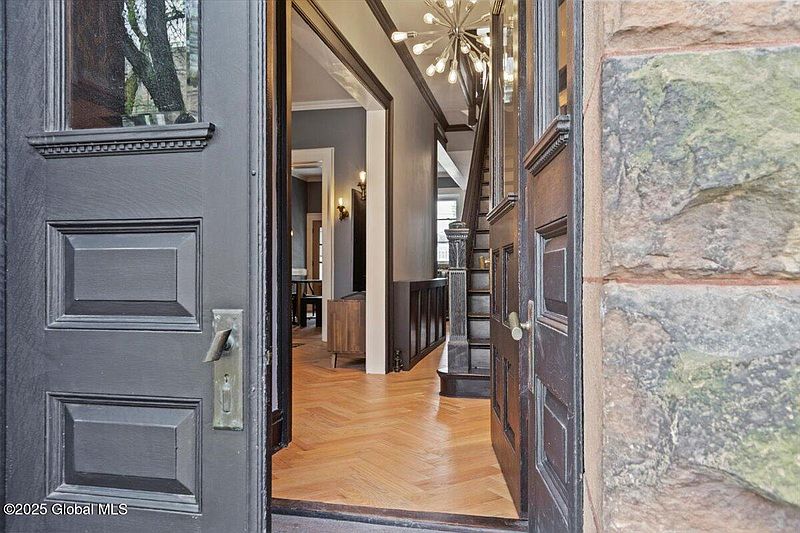 4th image of 218 Lancaster Street