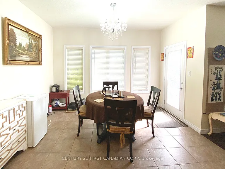 377 Blackacres Blvd — Photo 5