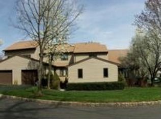 26 Litchult Ln, Mahwah, NJ 07430