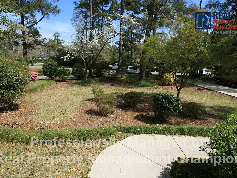 2206 Acacia Dr — Photo 2