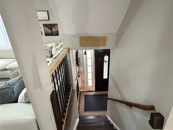 3rd image of 412 Weatheridge Dr
