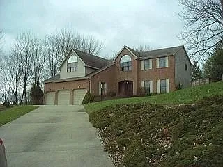 145 Applewood Dr photo 1