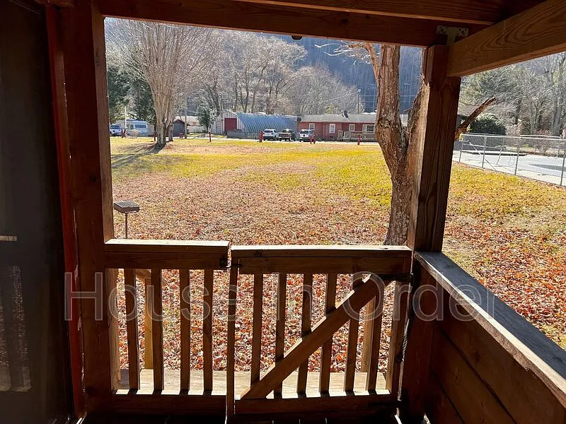 1 bed, 1.0 bath, 408 sqft, $1,195 — Photo 2