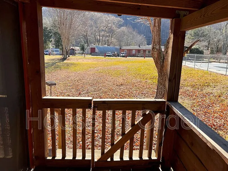 115 Crider Cir — Photo 2