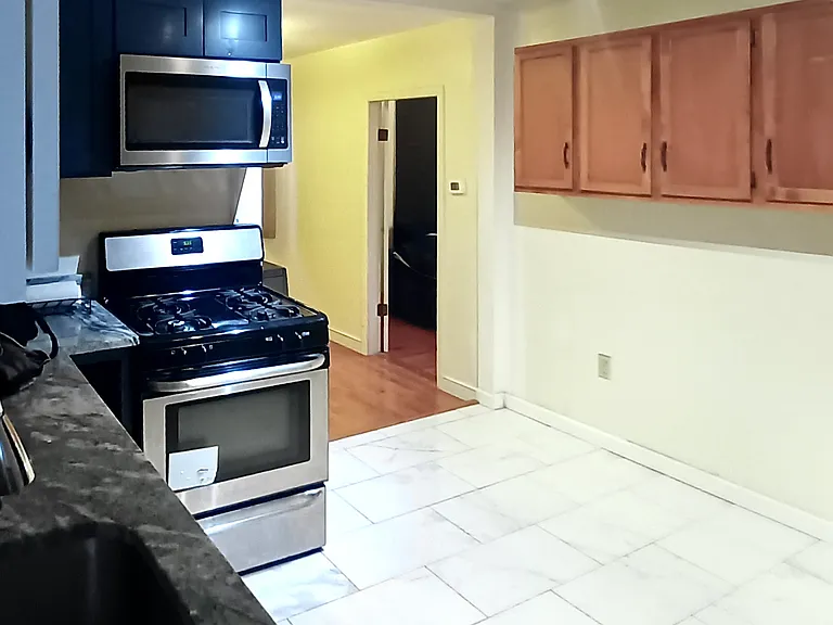 67 Gore St #1R — Photo 2
