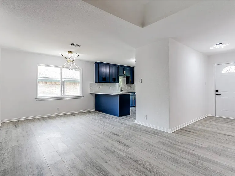 1580 College Pkwy — Photo 9