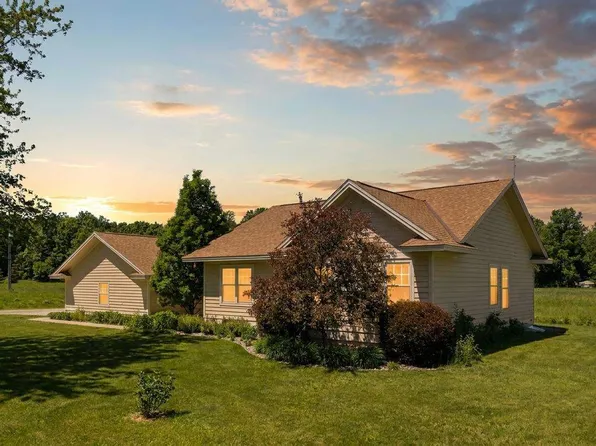 1746 Beckon Rd, Pellston, MI 49769