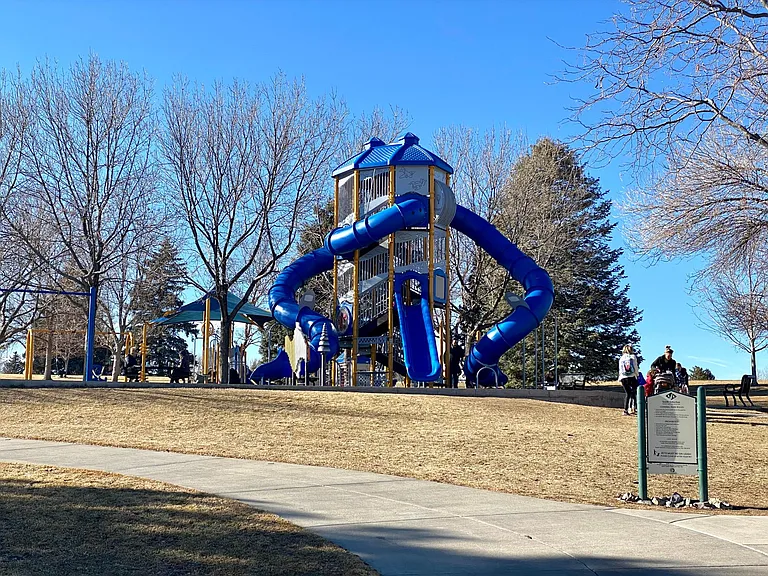 Arapahoe Park within walking distance. Has a soccer field and baseball diamond.