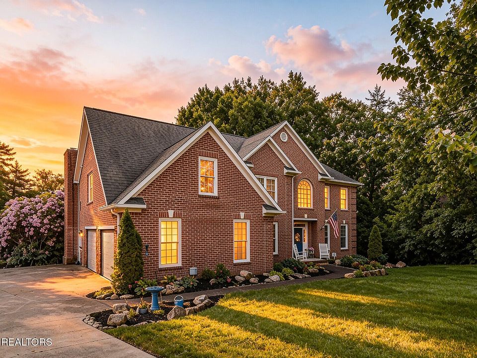 1st image of 609 Trowbridge Ln