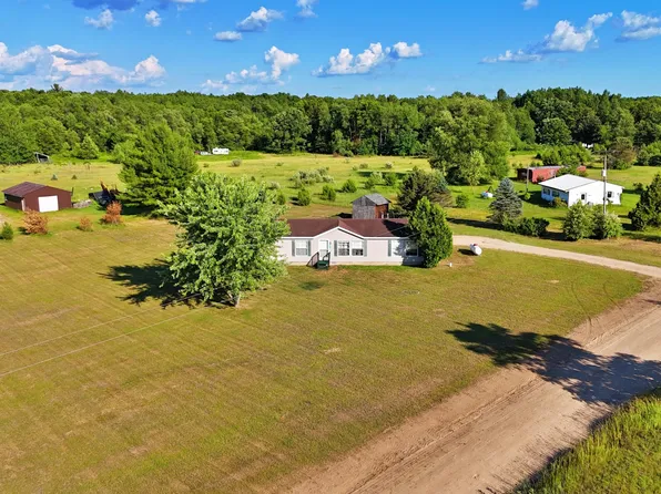 18827 Ten Mile Rd, Stanwood, MI 49346