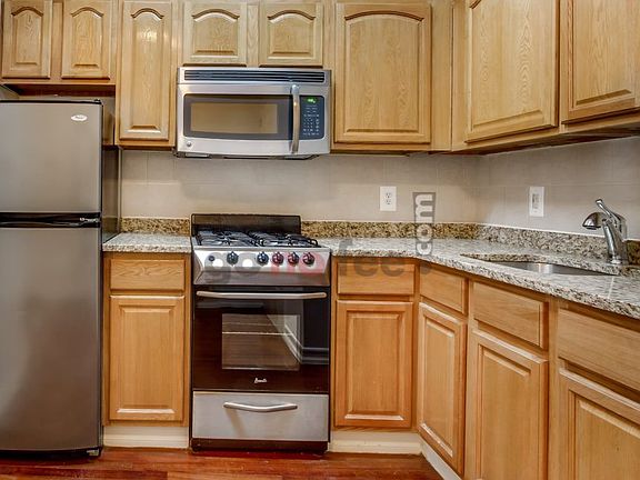 3rd image of 276 W 119th St APT 4D