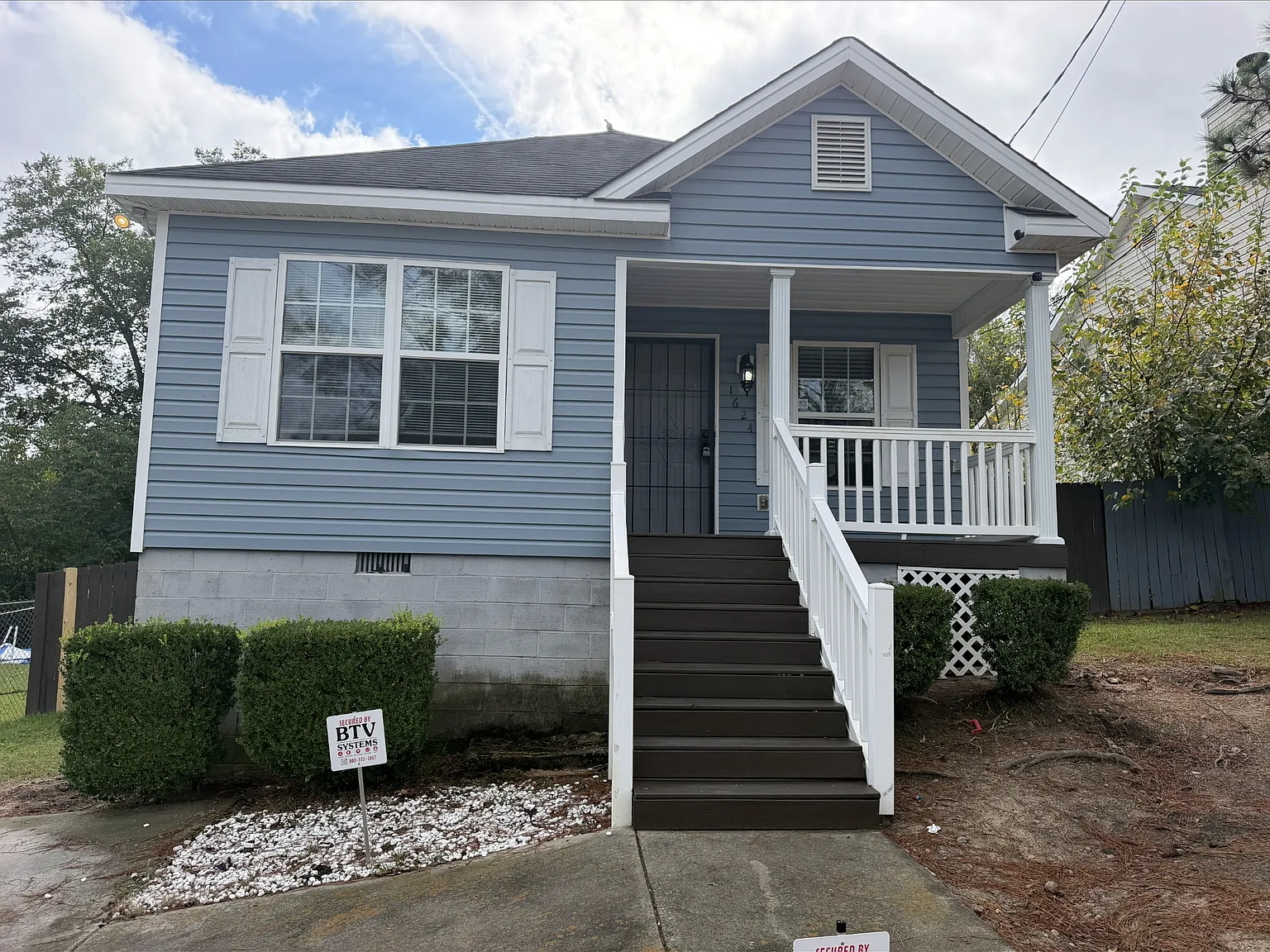 3 bed, 1080 sqft, $1,350 — Photo 1