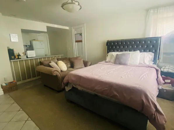 520 Undercliff Avenue image 2 of 9