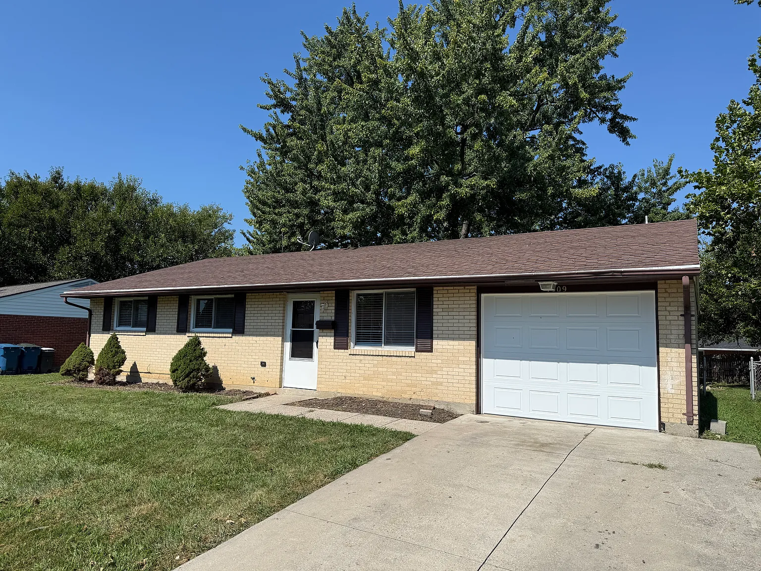 3 bed, 900 sqft, $1,795 — Photo 1