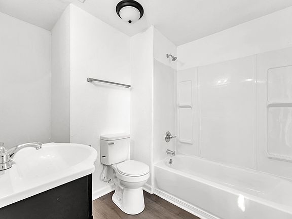 12th image of 827 E Garfield Street