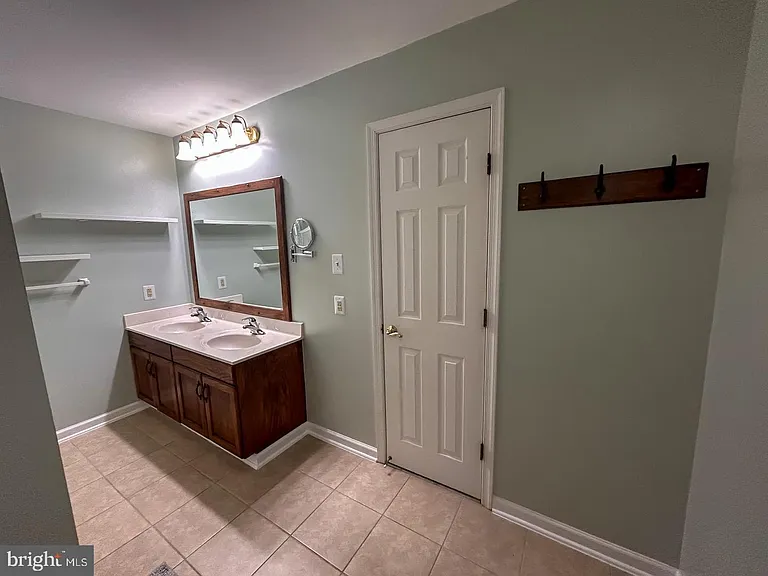 105 Westmoreland Ct — Photo 16