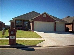 1820 SW 31st St, Moore, OK 73160