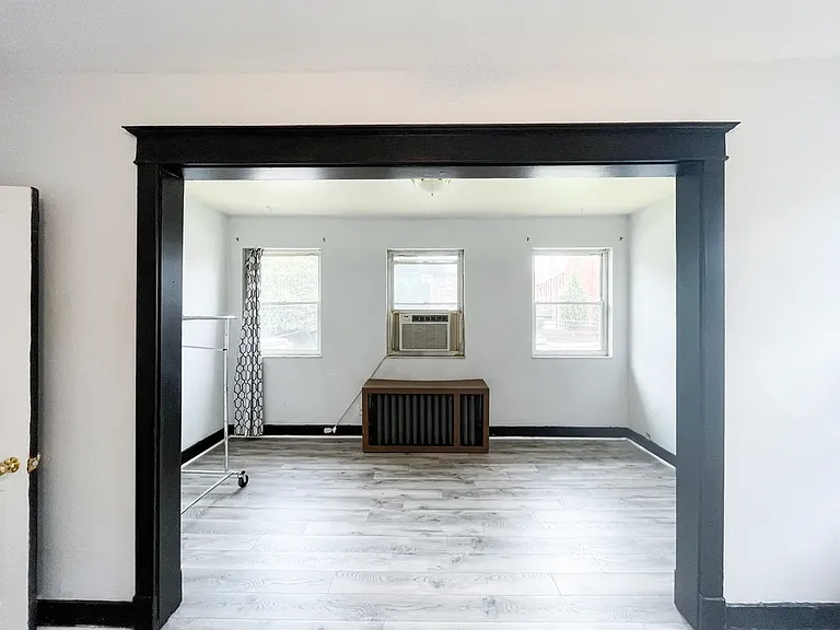 5660 Phillips Ave — Photo 2