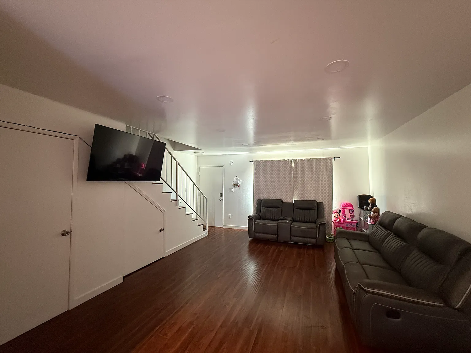2 bed, 1.5 bath, 835 sqft, $2,850 — Photo 2