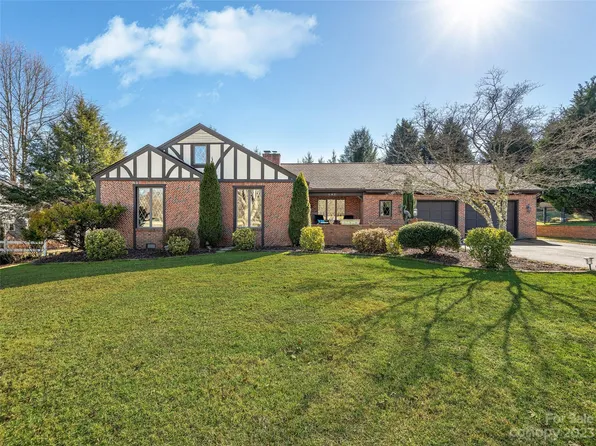 542 Brickyard Rd, Etowah, NC 28729