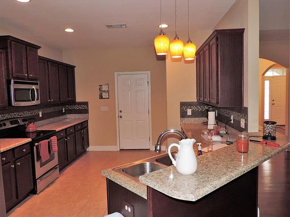 4th image of 152 Crab Apple Ave