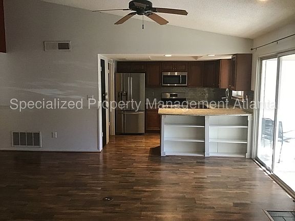 3rd image of 12 Rumson Ct