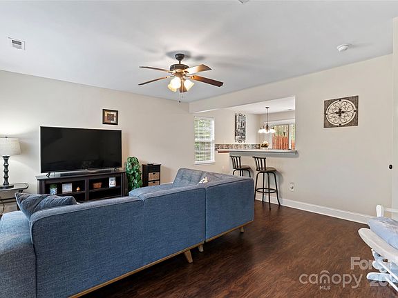 5th image of 140 Camforth Dr
