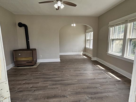 Entryway into huge Living/Dining room 20'6" x 15'6"