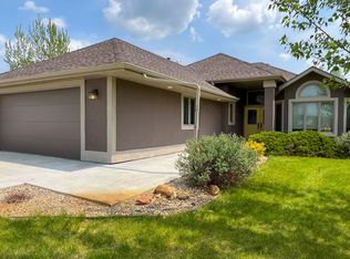 9115 Oak Dr, Bismarck, ND 58503