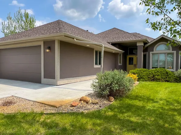9115 Oak Dr, Bismarck, ND 58503