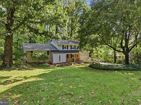 5017 Dodson Dr, Annandale, VA 22003