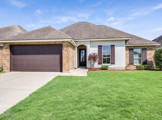 235 Forest Grove Dr, Youngsville, LA 70592