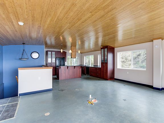 4th image of 6820 NE Neptune Dr