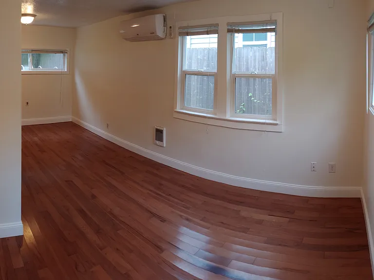 1002 N Watts St — Photo 32