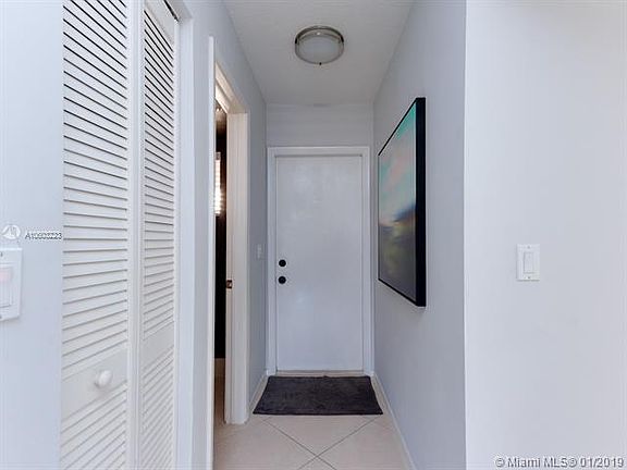 4th image of 440 SE 11th Ter #440