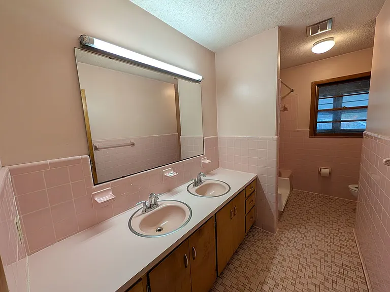805 Edgewood Rd — Photo 12