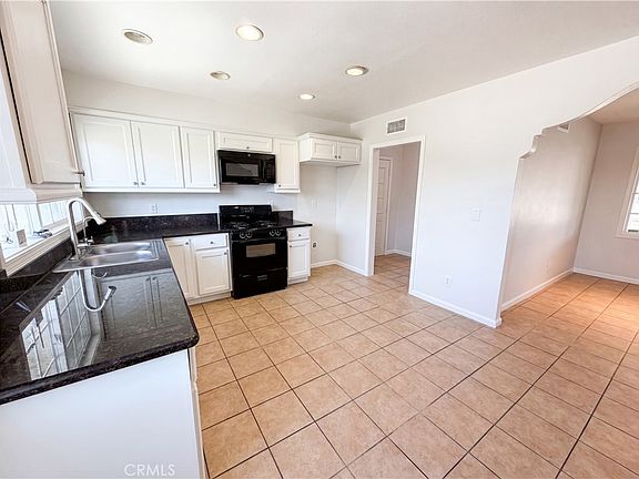 2nd image of 322 E Mariposa Dr