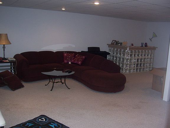 Family Room w/ wet bar