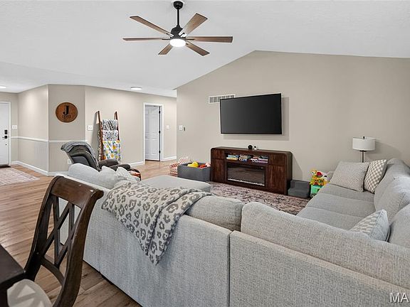 4th image of 20 Ava Ct