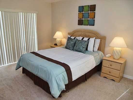 W4P148GL-king-master-bedroom