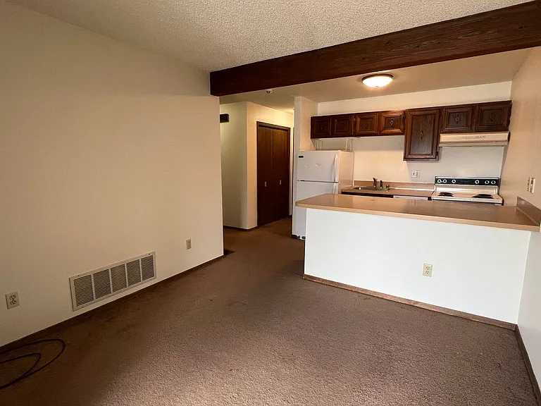 2200 Minerva Way #B8 — Photo 2