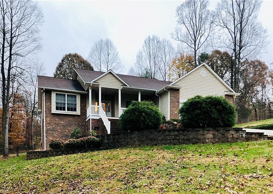 1st image of 261 Clearwater Dr