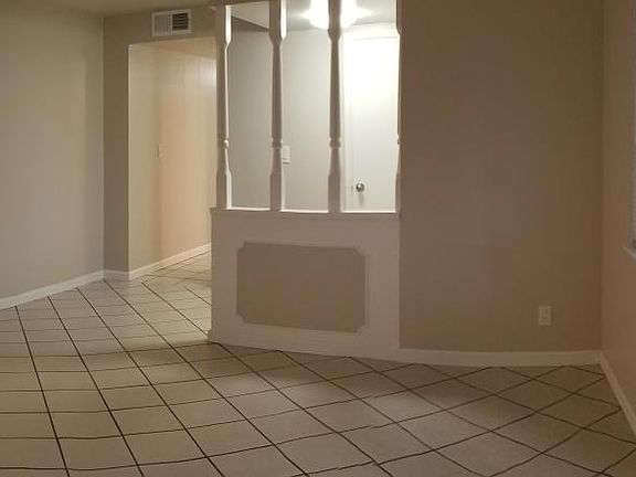 4th image of 2113 Town And Country Ln