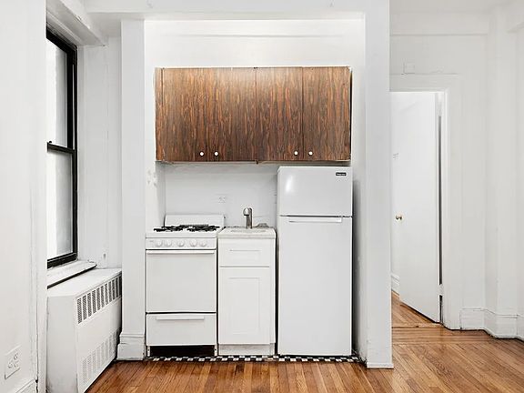 5th image of 116 W 72nd St APT 8D