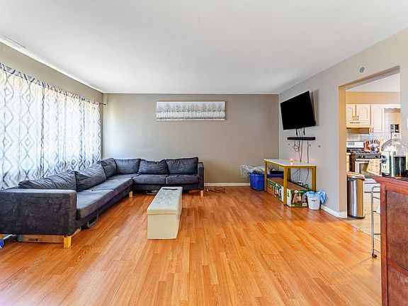 2nd image of 1215 Division St