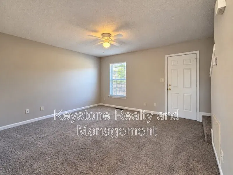 2 bed, 1.5 bath, 1000 sqft, $895 — Photo 4