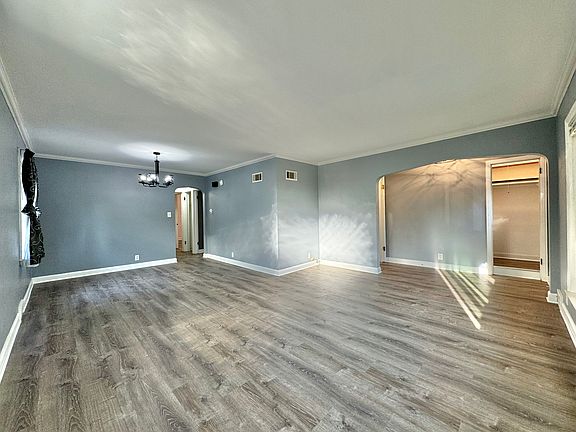 5th image of 5516 W Sunnyside Ave